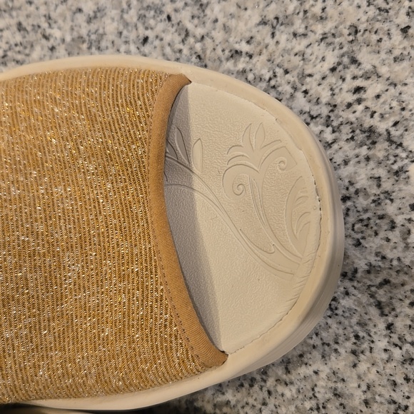 Bzees Slip On Sandals Women's Size 12M - Picture 9 of 13